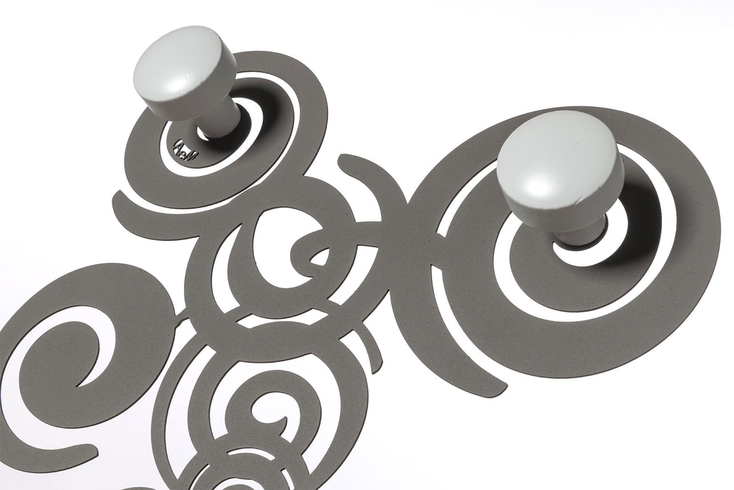 Porte-manteau mural design avec boucles arabesques