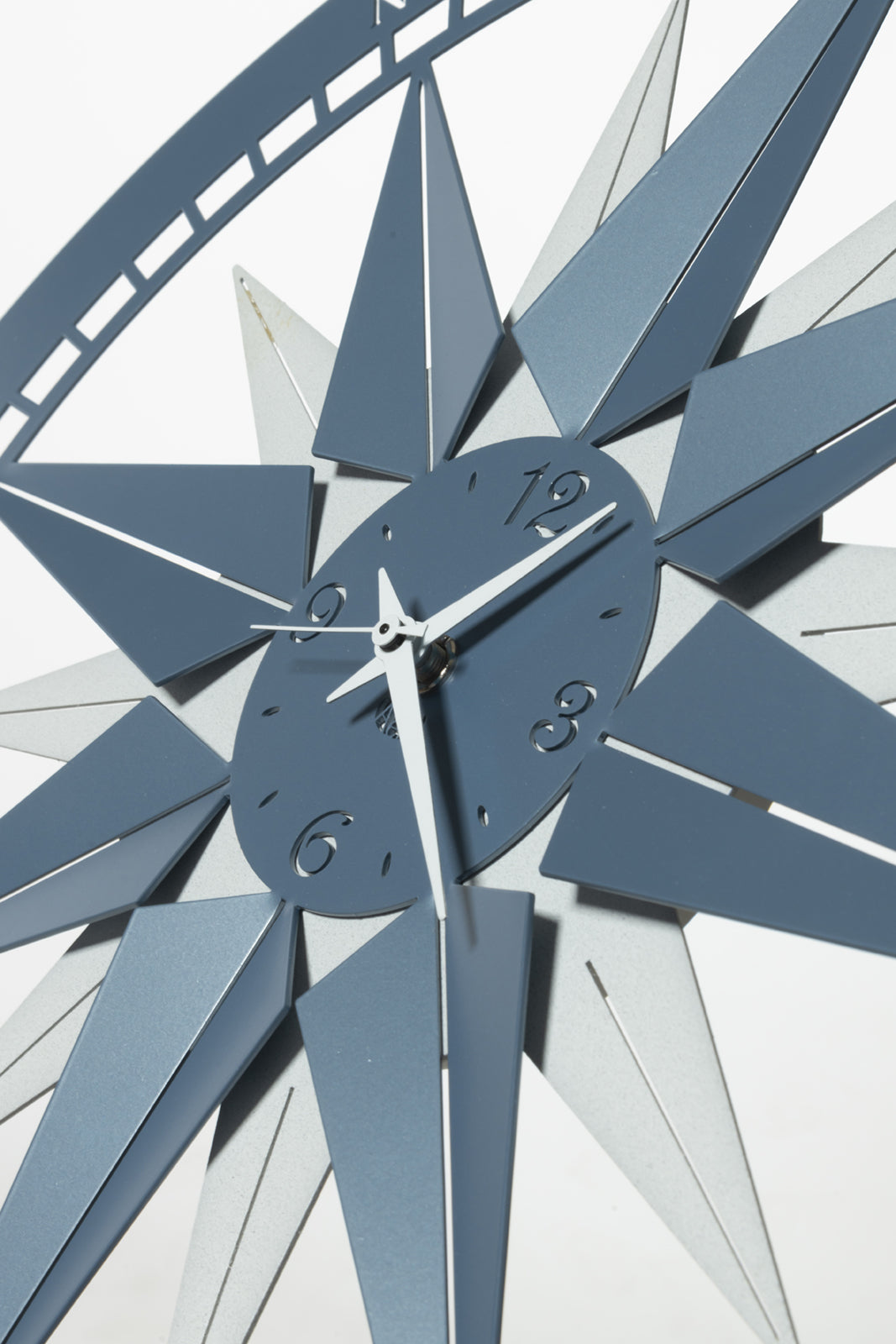 Petite horloge murale spéciale Compass