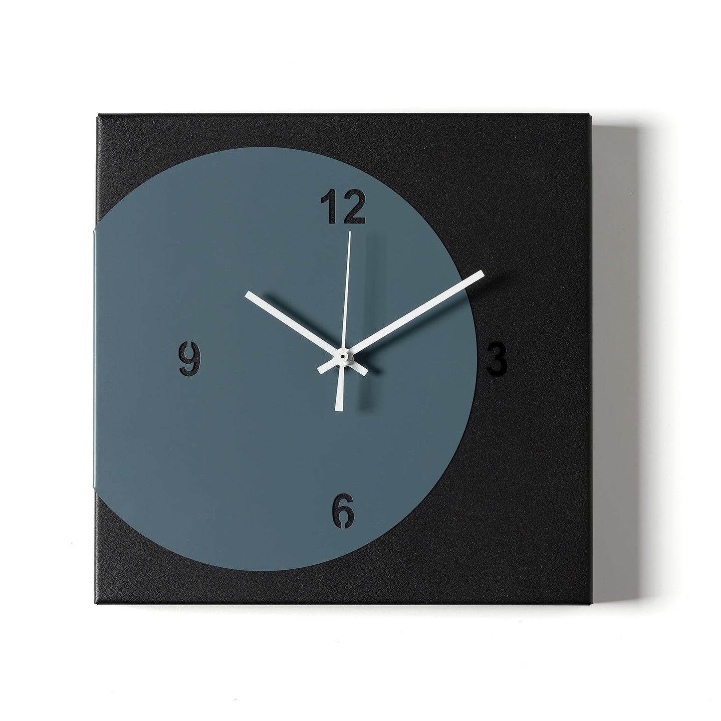 Horloge au design minimaliste Ecleo