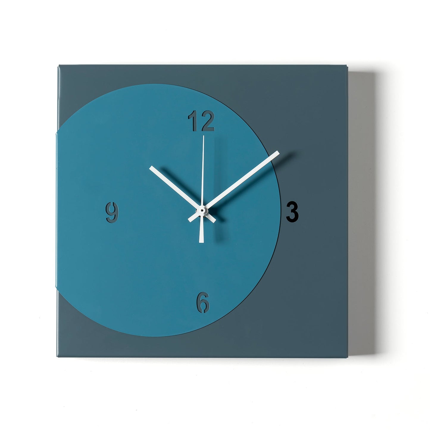 Horloge au design minimaliste Ecleo