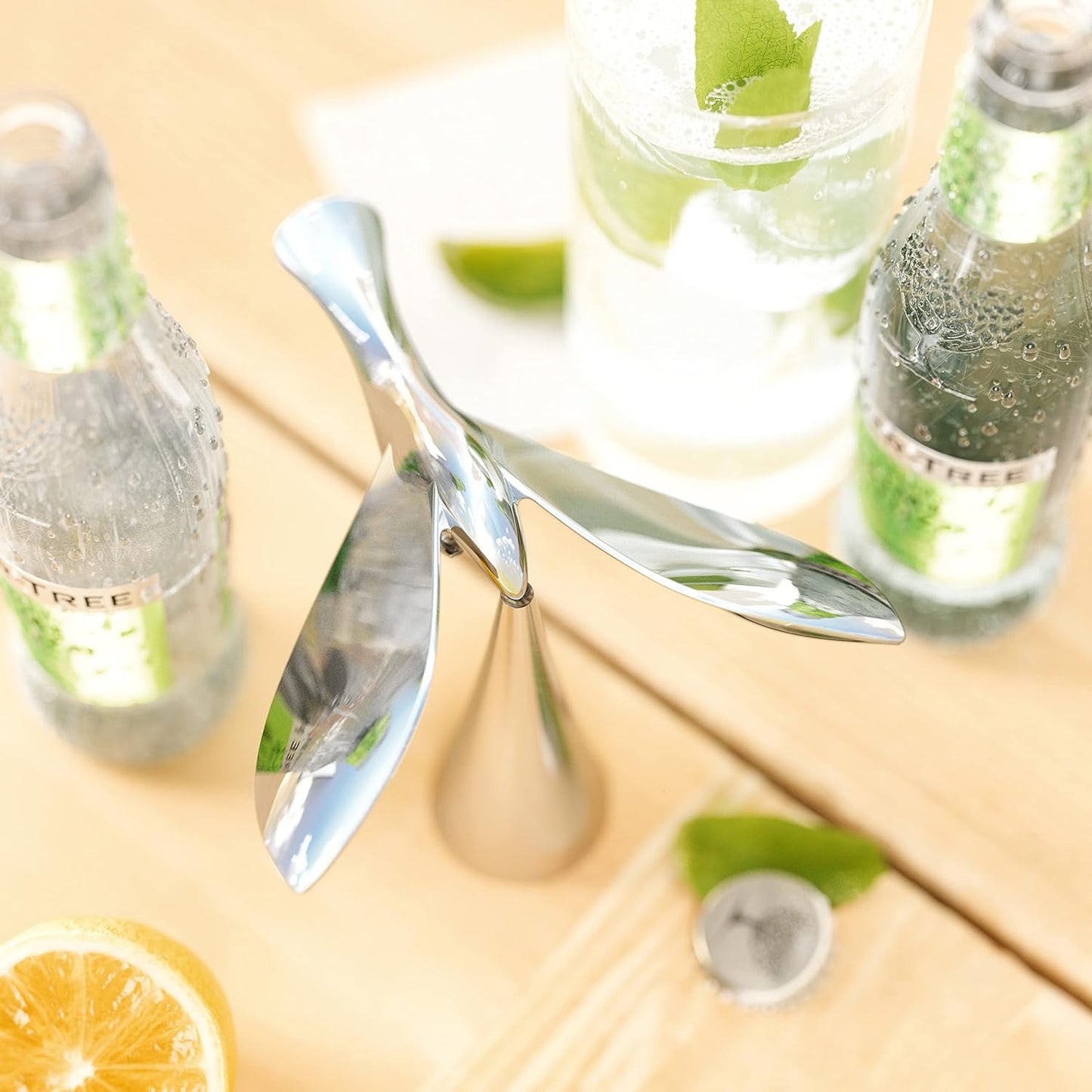Apribottiglie Tipsy in Metallo Cromato – Eleganza in Equilibrio