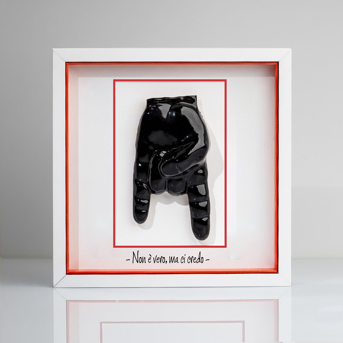 Carreau en céramique « Cornes rouges » avec cadre en bois – Artisanat napolitain personnalisable