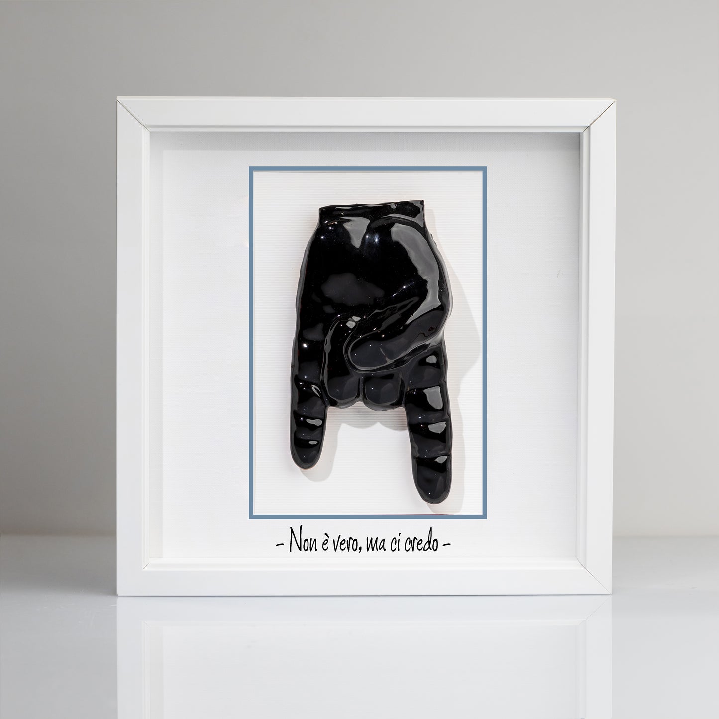 Carreau en céramique « Cornes rouges » avec cadre en bois – Artisanat napolitain personnalisable