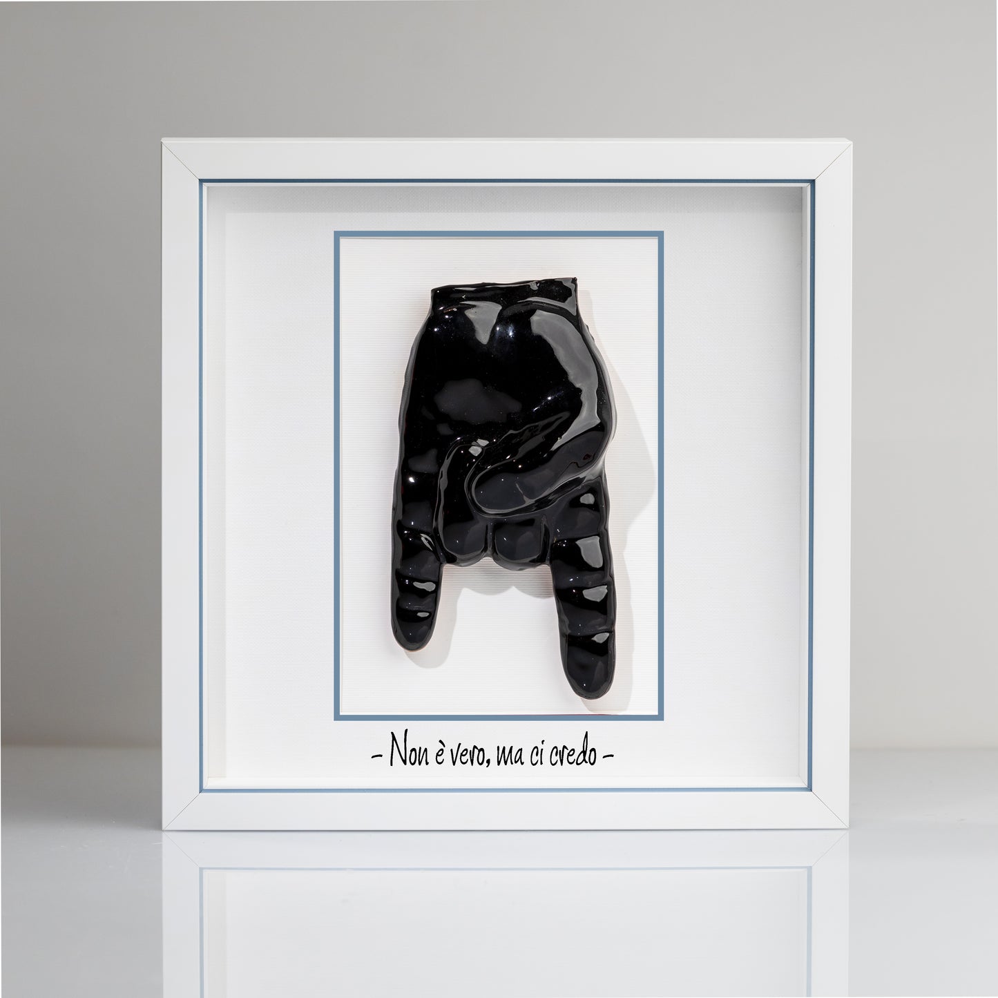 Carreau en céramique « Cornes rouges » avec cadre en bois – Artisanat napolitain personnalisable