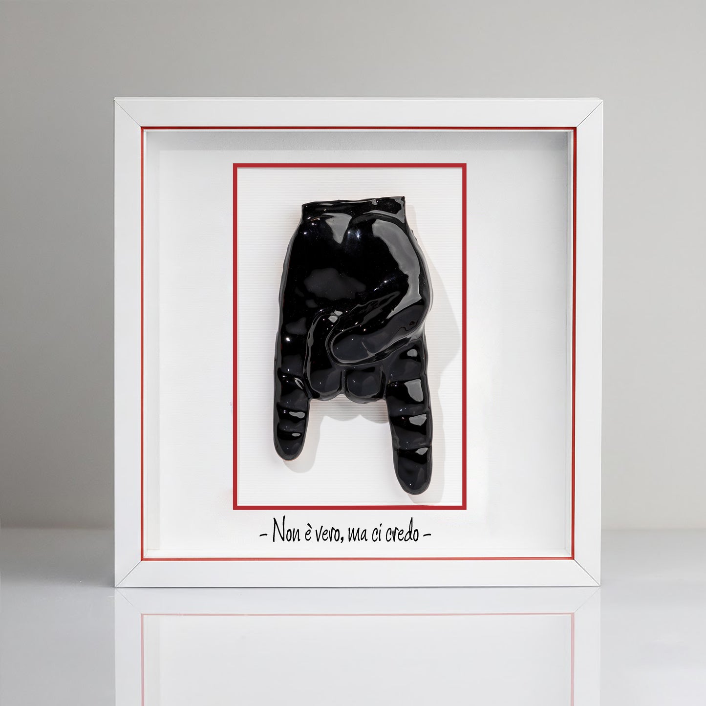 Carreau en céramique « Cornes rouges » avec cadre en bois – Artisanat napolitain personnalisable