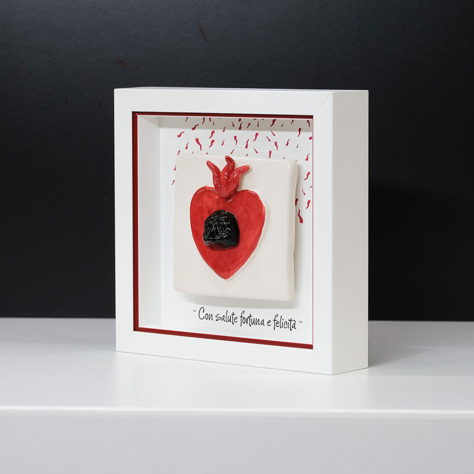 Mattonella Vesuvio, Cuore, Corni in ceramica 