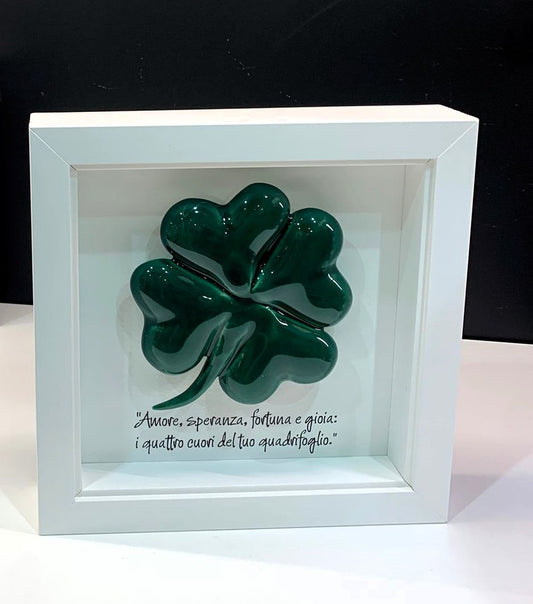 🌿 Cornice in legno con quadrifoglio in ceramica colore verde – simbolo di fortuna e amore