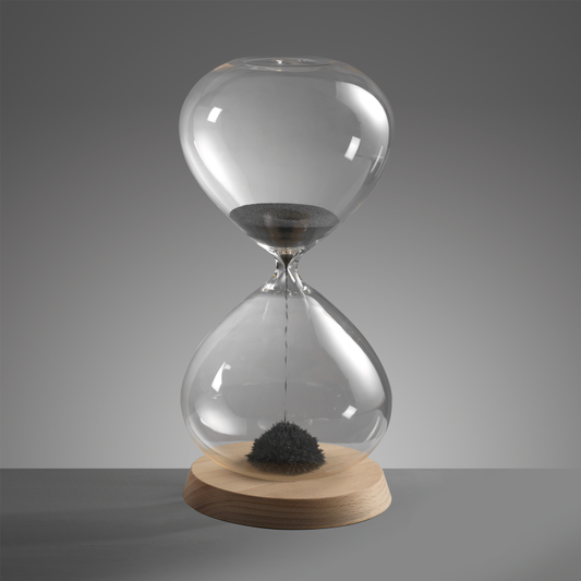 Sablier magnétique en bois de hêtre et verre fumé - H. 32 cm