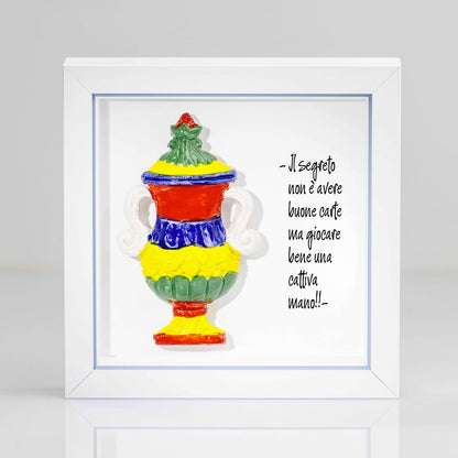 Quadro artigianale con Asso di Coppe delle carte napoletane in ceramica colorata e cornice bianca e azzurro