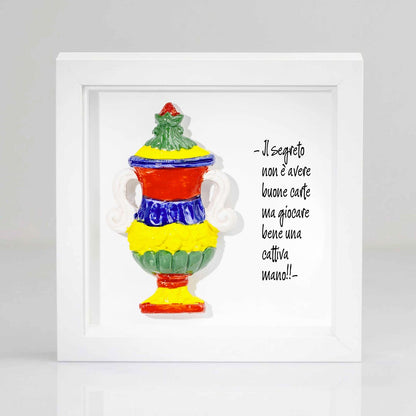 Quadro artigianale con Asso di Coppe delle carte napoletane in ceramica colorata e cornice tutta bianca