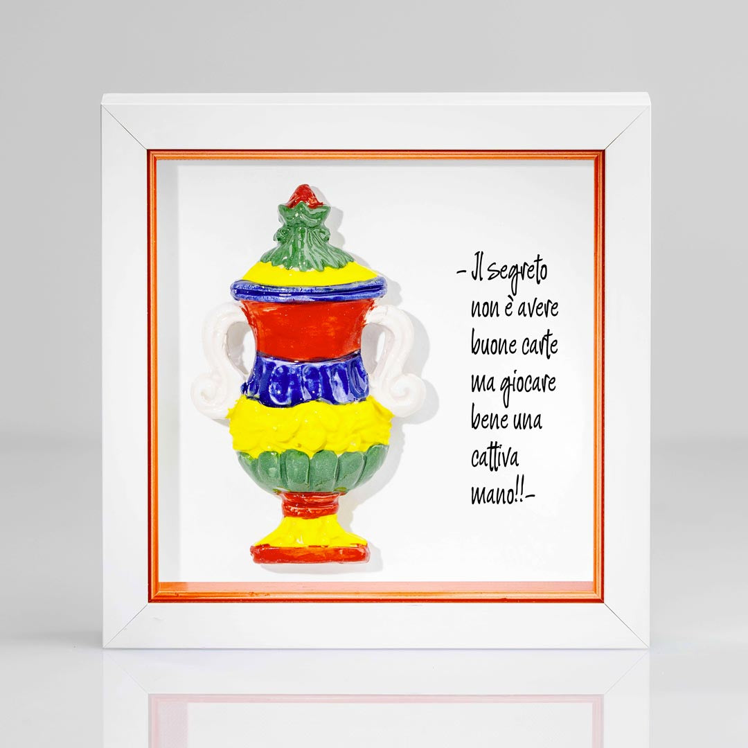 Quadro artigianale con Asso di Coppe delle carte napoletane in ceramica colorata e cornice bianca e rosso