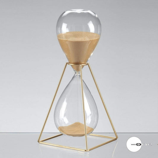 Sablier en verre avec support en fer – Couleur sable doré – 30 minutes Dimensions : 12x12x28 h cm