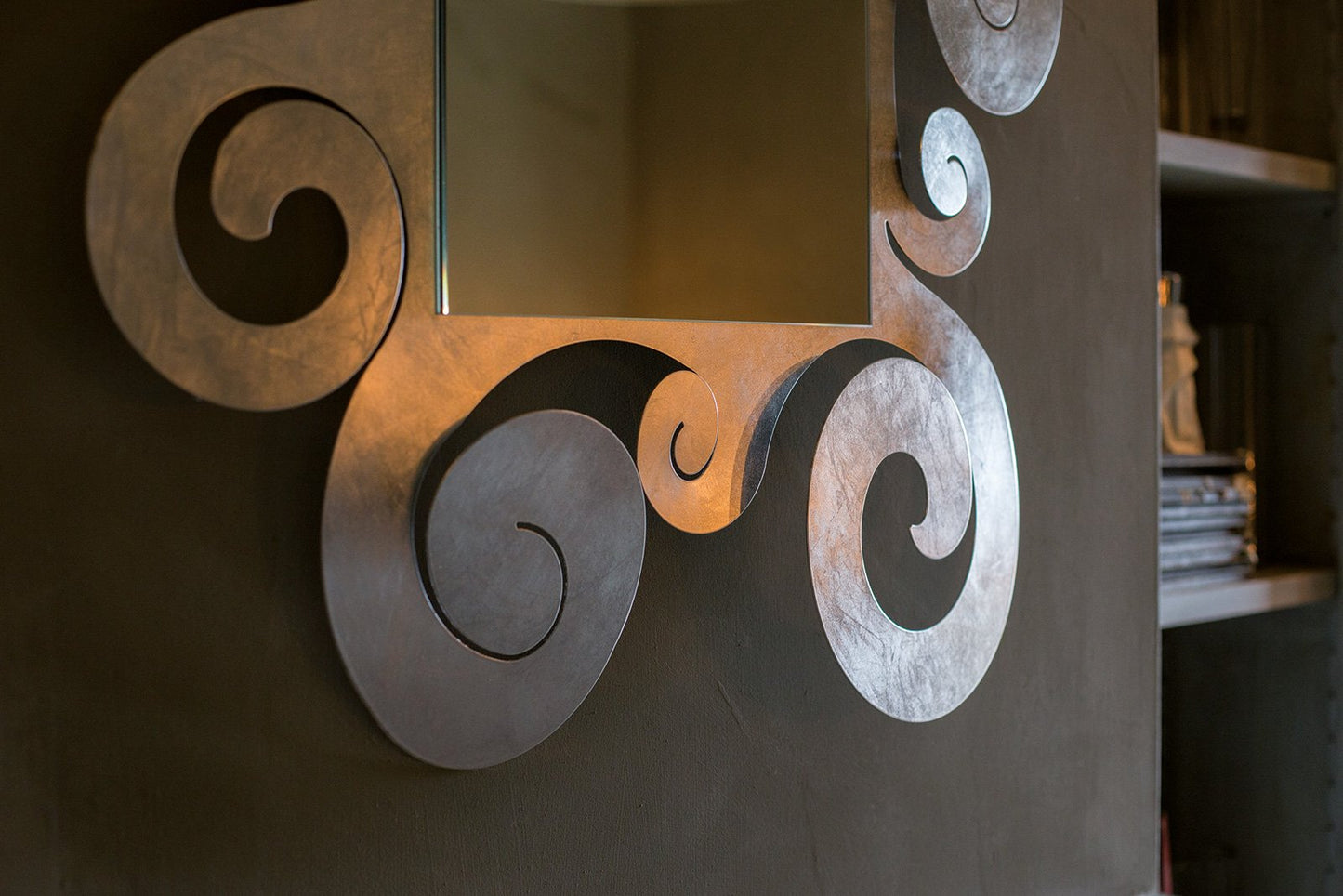 Specchio da parete decorato Temple